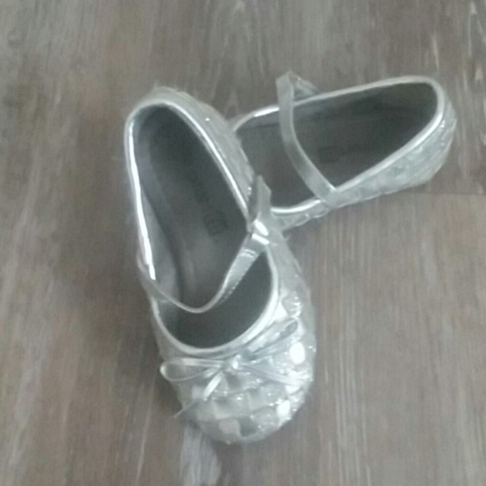 Girl's dress shoes